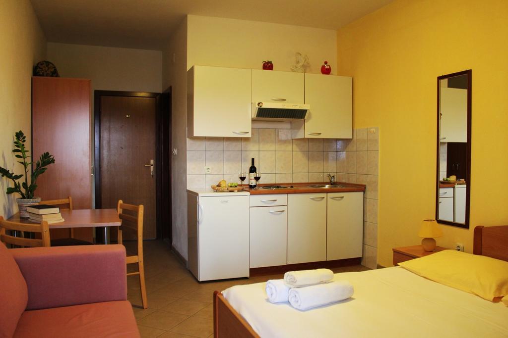 Apartments Ida Sućuraj المظهر الخارجي الصورة