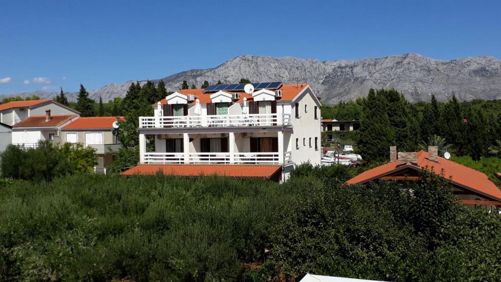 Apartments Ida Sućuraj المظهر الخارجي الصورة