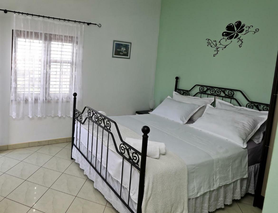 Apartments Ida Sućuraj المظهر الخارجي الصورة