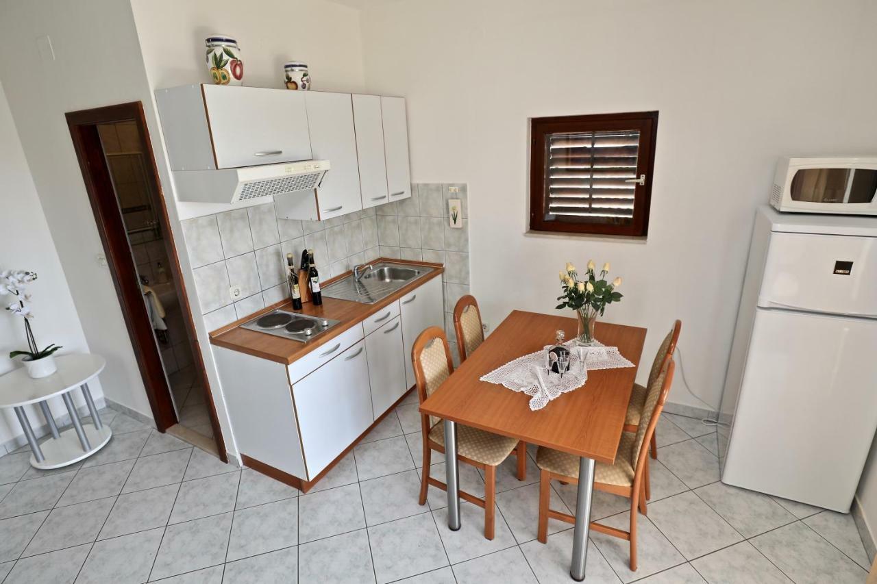 Apartments Ida Sućuraj المظهر الخارجي الصورة